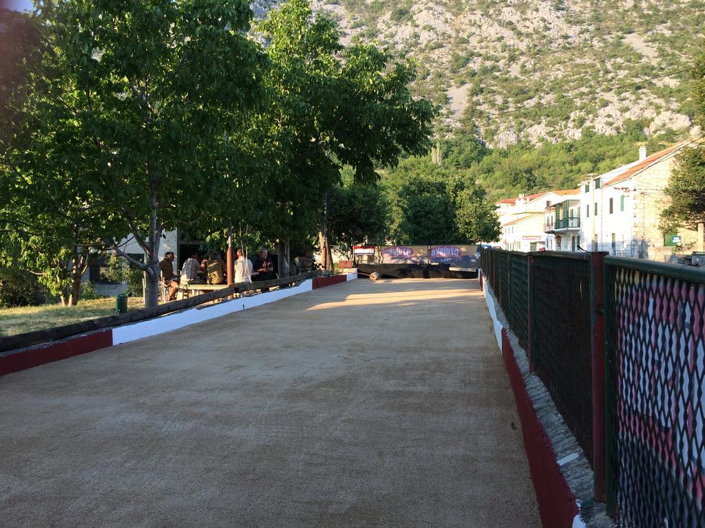 Apartments Brelezza Gornja Brela المظهر الخارجي الصورة